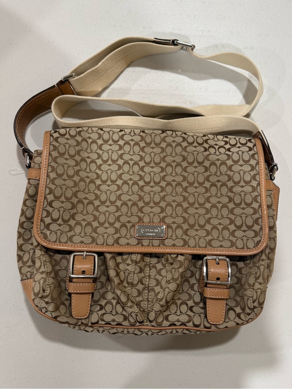 NWOT Coach Signature Pleated Canvas Flap Messenger in Khaki/Camel, Model F70283